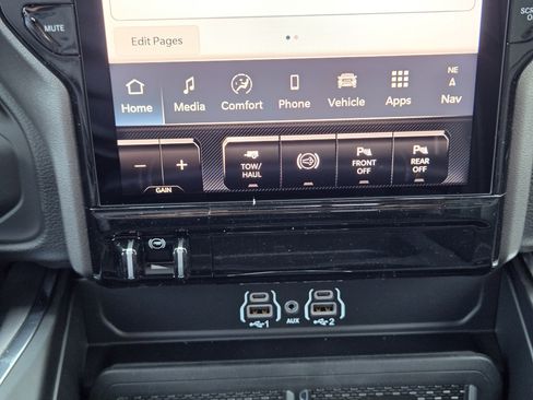 New 2026 RAM 2500 Laramie AWD/4WD image 17