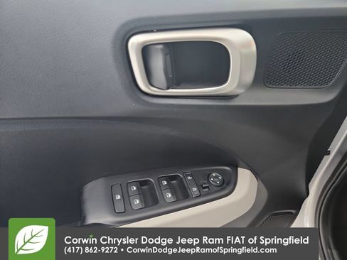 Used 2025 Hyundai Venue SEL FWD image 20