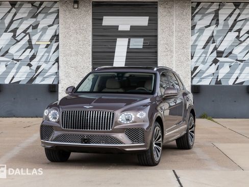 Used 2024 Bentley Bentayga Azure image 5