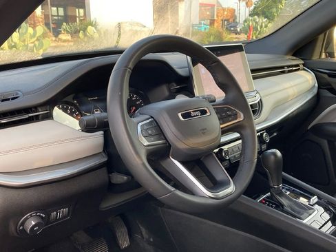 Used 2025 Jeep Compass Limited image 9