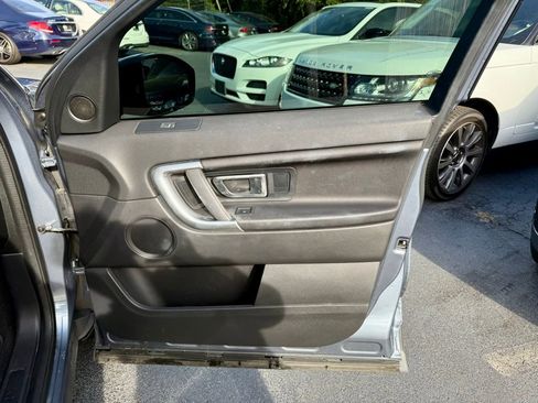 Used 2019 Land Rover Discovery Sport SE image 20