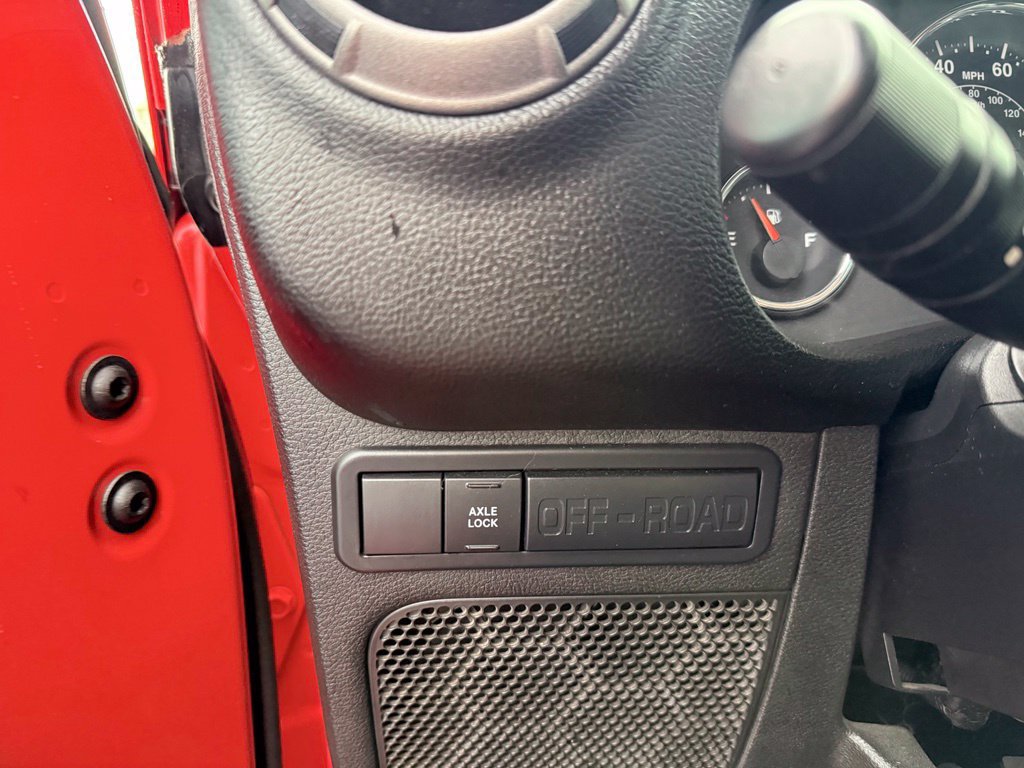 Used 2013 Jeep Wrangler Unlimited Sahara AWD/4WD image 13