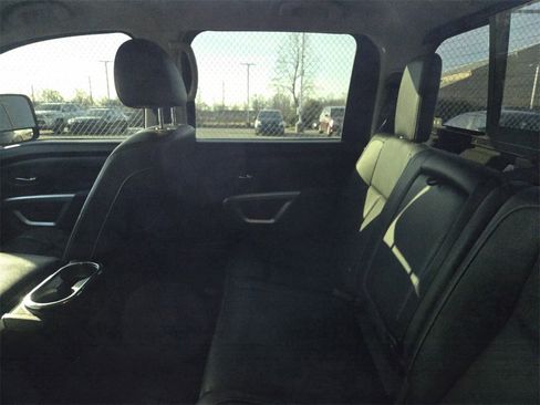 Used 2019 Nissan Titan PRO-4X w/ Pro-4x Convenience Package image 8