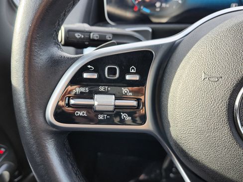 Used 2021 Mercedes-Benz GLB 250 4MATIC image 38