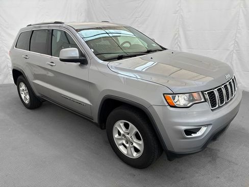 Used 2017 Jeep Grand Cherokee Laredo w/ Quick Order Package 23E AWD/4WD image 8