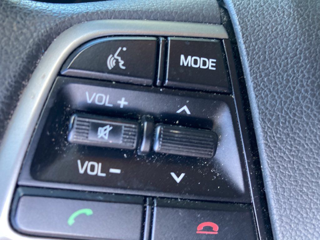 Used 2017 Hyundai Elantra SE FWD image 38