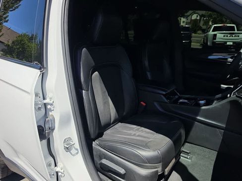 Used 2023 Jeep Grand Cherokee Altitude AWD/4WD image 23