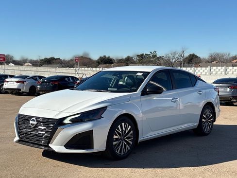 New 2025 Nissan Altima 2.5 SV image 4