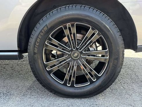 Used 2018 Ford Expedition Limited RWD image 11