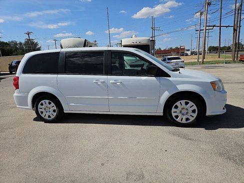 Used 2016 Dodge Grand Caravan SE w/ Quick Order Package 29E SE FWD image 9