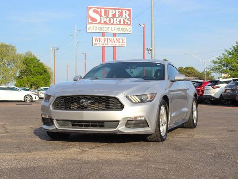 Used 2017 Ford Mustang Coupe RWD image 7