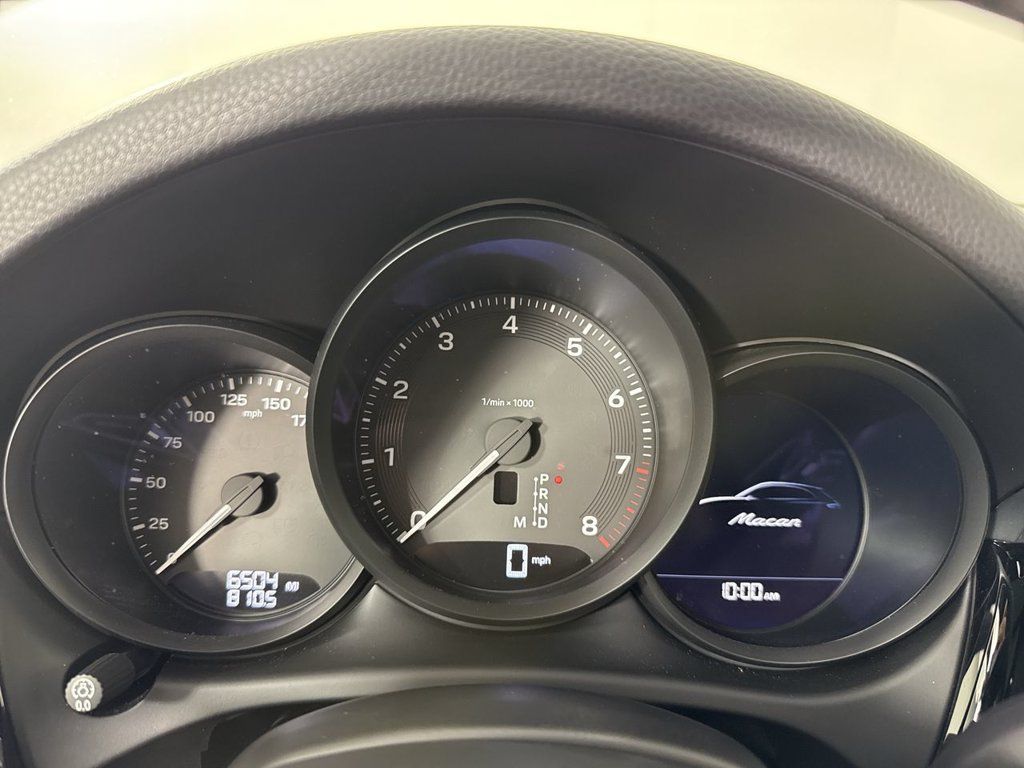 Certified 2025 Porsche Macan AWD/4WD image 37