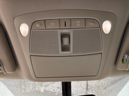 Used 2016 Nissan Murano Platinum w/ Platinum Technology Package AWD/4WD image 23