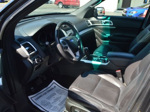 Used 2015 Ford Explorer XLT w/ Equipment Group 202A AWD/4WD image 14