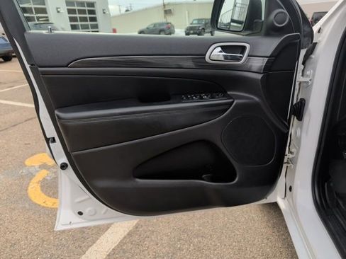 Used 2019 Jeep Grand Cherokee Altitude image 16