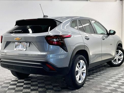 Used 2024 Chevrolet Trax LS FWD image 13