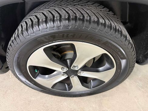 Certified 2019 Jeep Compass Latitude w/ Cold Weather Group FWD image 9