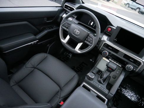 Certified 2025 Toyota 4Runner TRD Off-Road image 9