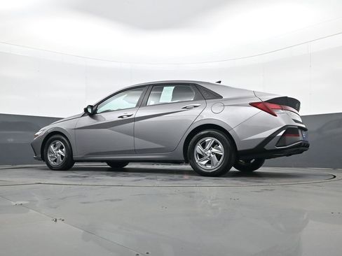 Certified 2024 Hyundai Elantra SE image 27