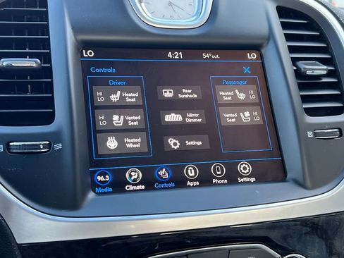 Used 2022 Chrysler 300 Touring L w/ Comfort Group image 21