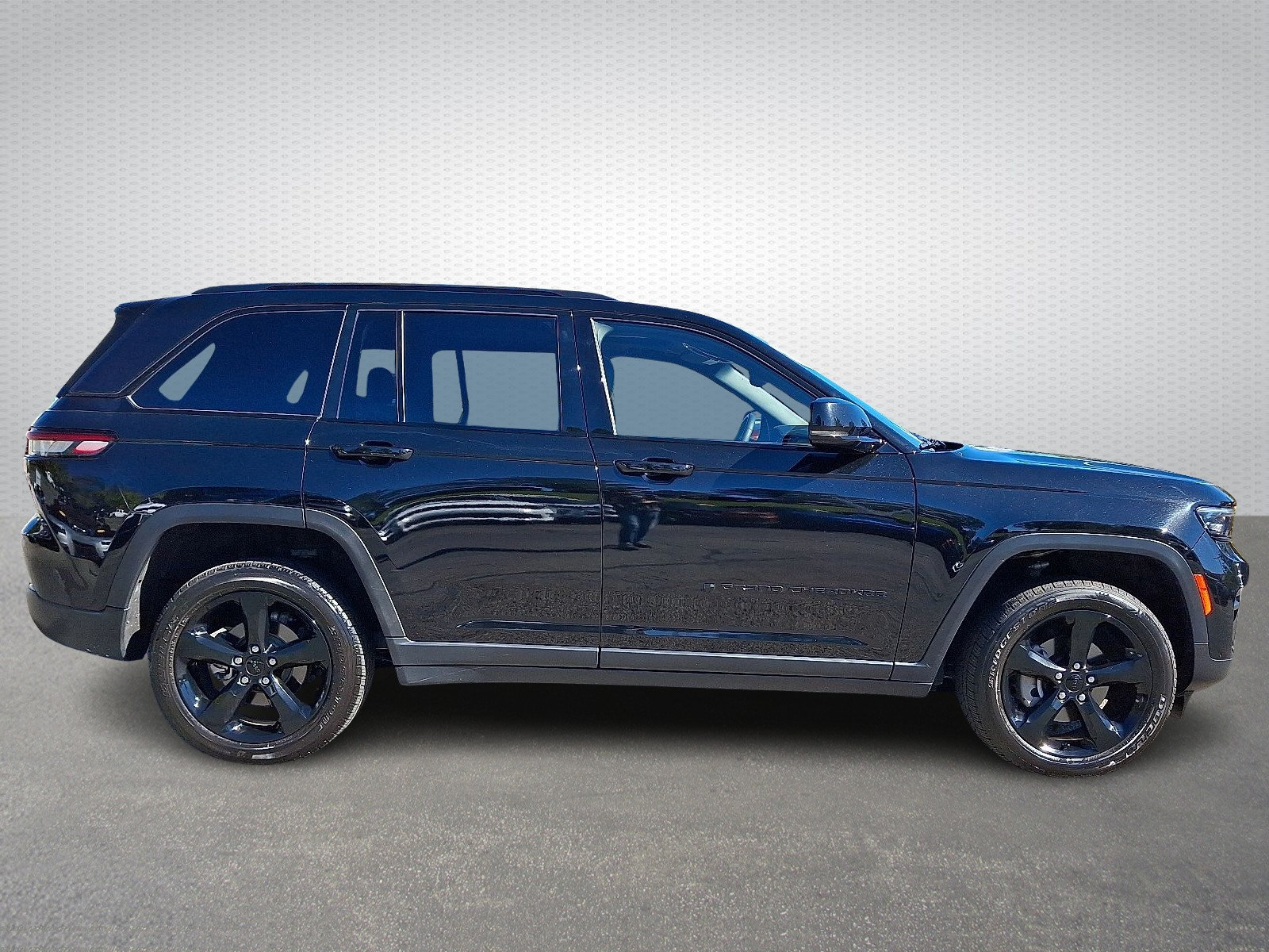 Certified 2023 Jeep Grand Cherokee Altitude AWD/4WD image 7