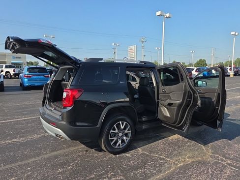Used 2023 GMC Acadia SLT w/ LPO, Floor Liner Package AWD/4WD image 24