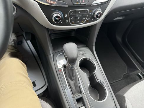 Used 2023 Chevrolet Equinox LT image 16