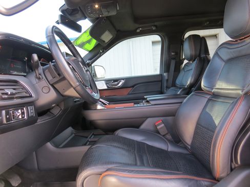 Used 2024 Lincoln Navigator Black Label image 19