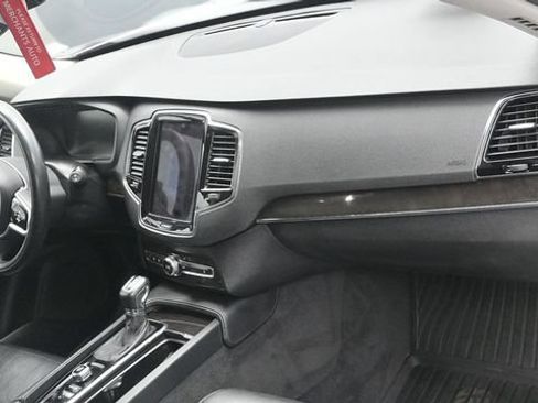 Used 2018 Volvo XC90 T6 Momentum w/ Convenience Package AWD/4WD image 12