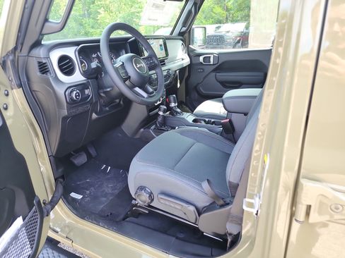 New 2025 Jeep Gladiator Sport image 3