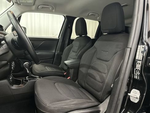 Used 2017 Jeep Renegade Altitude AWD/4WD image 16