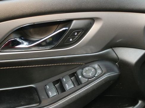 Used 2019 Chevrolet Traverse LT image 19