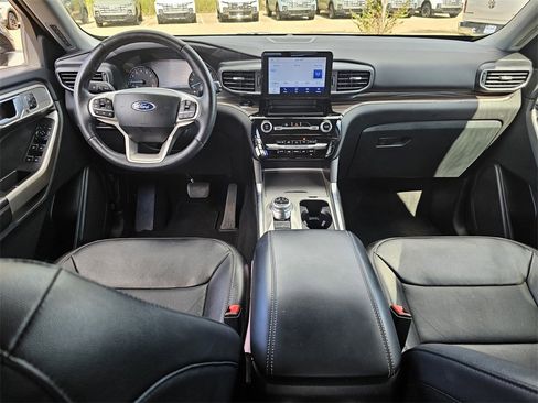 Used 2023 Ford Explorer Limited w/ Equipment Group 301A image 8