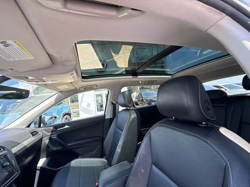 Used 2021 Volkswagen Tiguan SE w/ Panoramic Sunroof Package AWD/4WD image 15