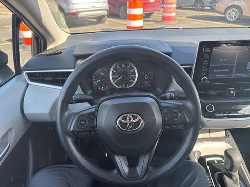 Used 2021 Toyota Corolla LE image 11
