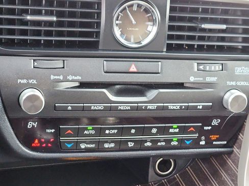 Used 2018 Lexus RX 450hL Luxury image 18