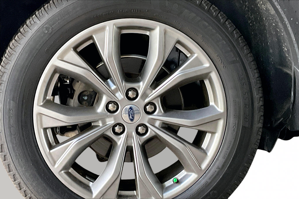 Used 2023 Ford Explorer XLT AWD/4WD image 34