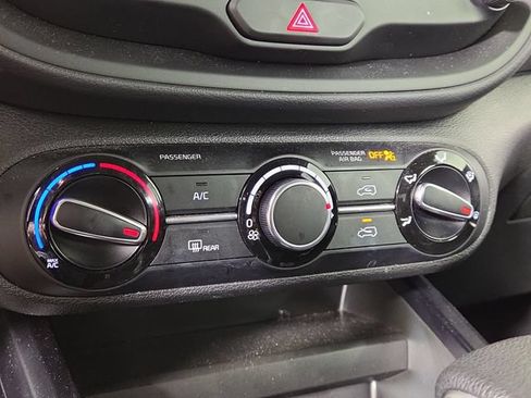 Certified 2025 Kia Soul LX w/ LX Technology Package FWD image 18
