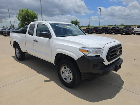 Used 2020 Toyota Tacoma SR AWD/4WD image 7