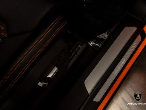 Used 2022 Lamborghini Urus image 41