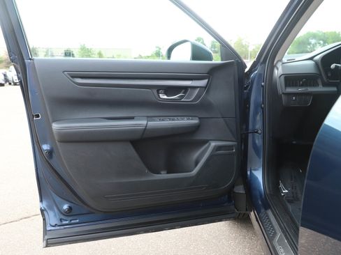 Used 2025 Honda CR-V LX image 17
