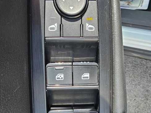 Used 2023 Nissan Rogue S image 29