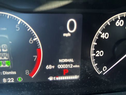 Used 2025 Honda Pilot Touring image 17