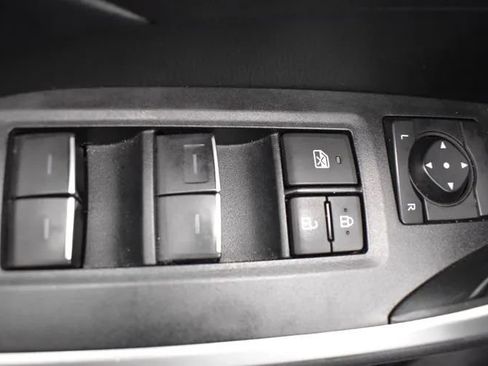 Used 2024 Toyota RAV4 XLE FWD image 21