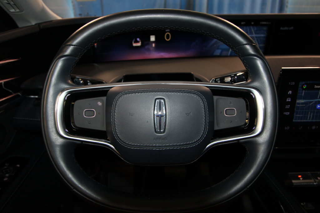 Used 2025 Lincoln Nautilus Reserve AWD/4WD image 13