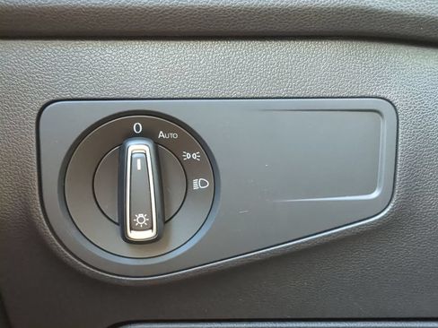 Certified 2022 Volkswagen Tiguan SE R-Line FWD image 27