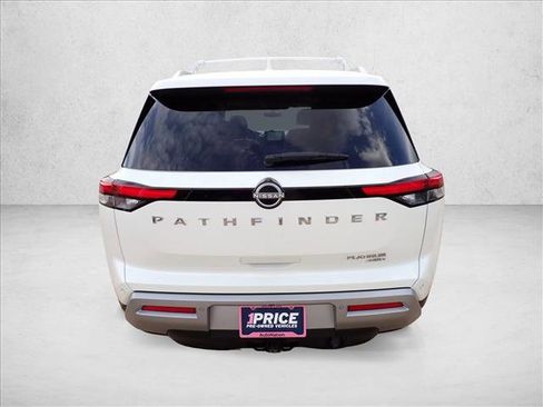 Used 2023 Nissan Pathfinder Platinum AWD/4WD image 3