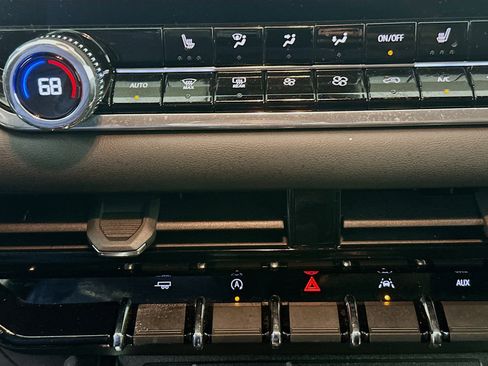 Used 2024 GMC Canyon Elevation w/ Convenience Package image 22