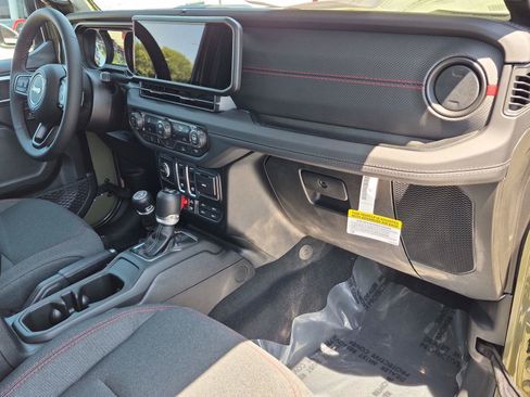 Used 2026 Jeep Wrangler Rubicon AWD/4WD image 9