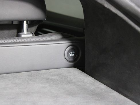 Used 2022 Tesla Model S Plaid image 32